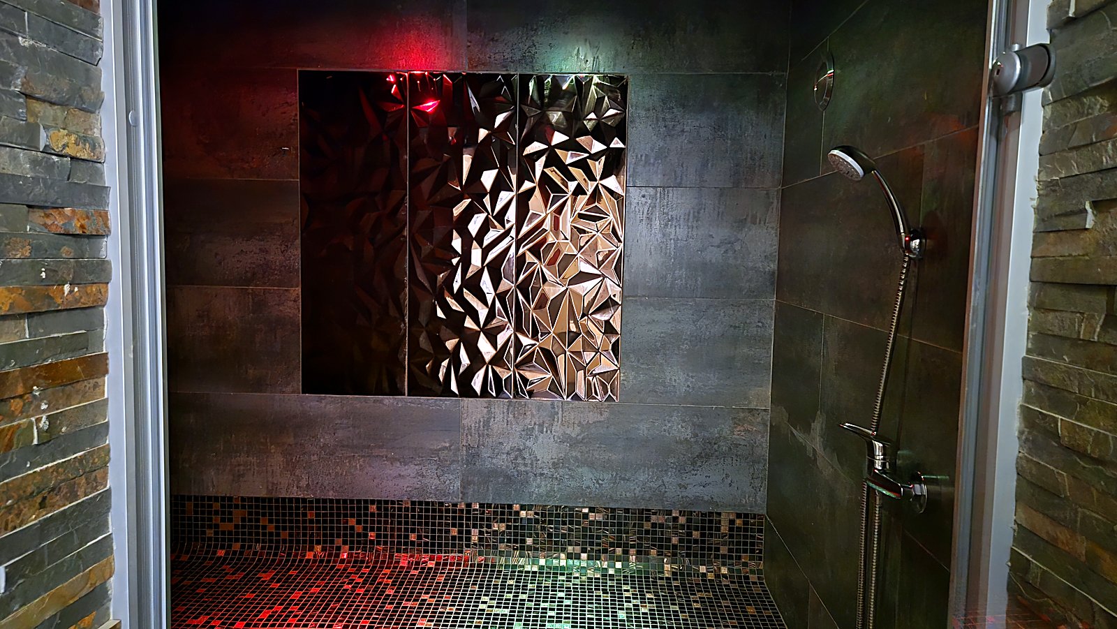 Le hammam d'Elfinéa Institut — pierre, mosaïque et lumières douces
