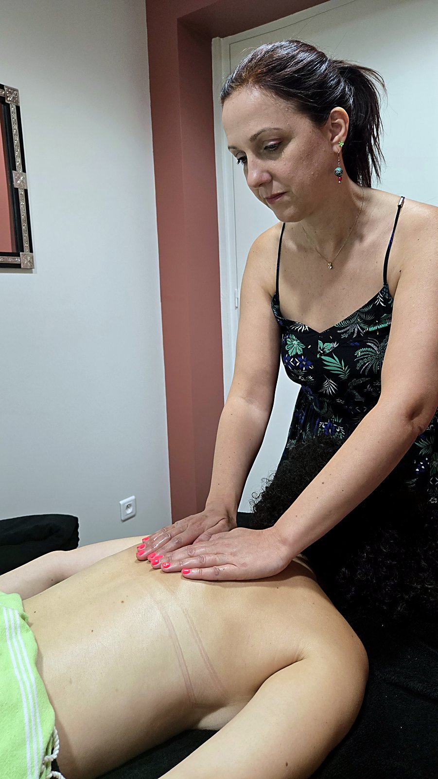 Massage bien-être en cabine chez Elfinéa Institut